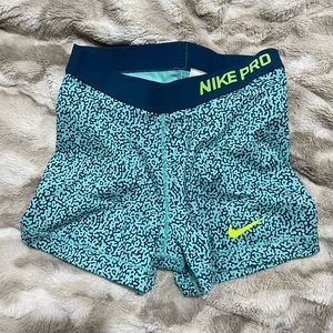 Women’s Nike pros shorts